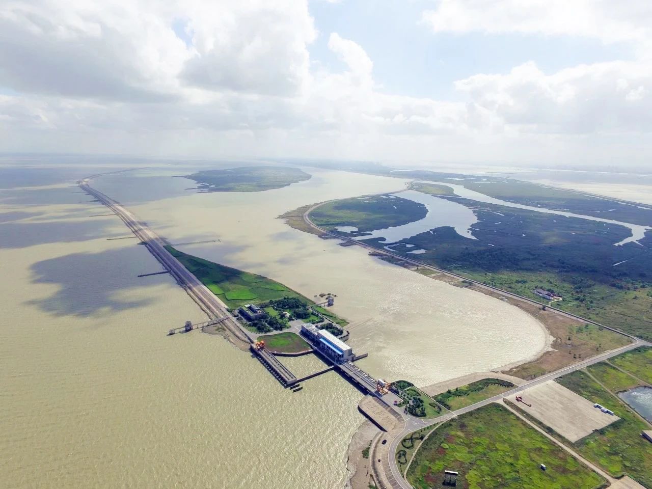 太阳成集团tyc151cc水务集团1项效果荣获上海市科技前进奖